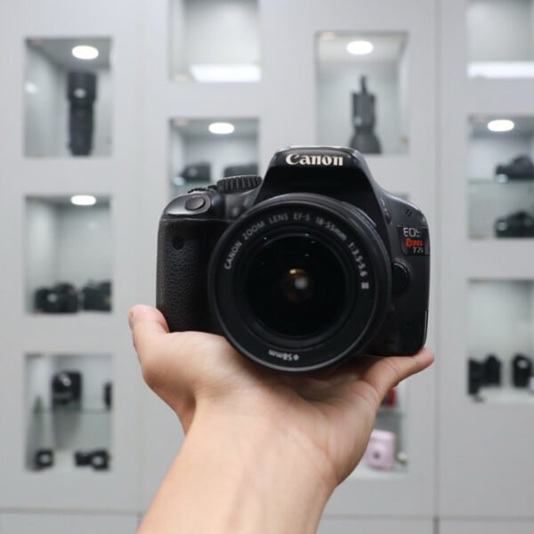 Canon Rebel T21/Canon 550D Kit 18-55mm F3.5-5.6