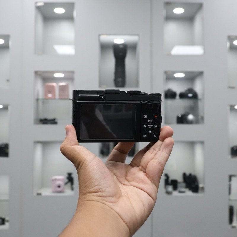 Fujifilm XM1 Mirrorless Camera - Image 2