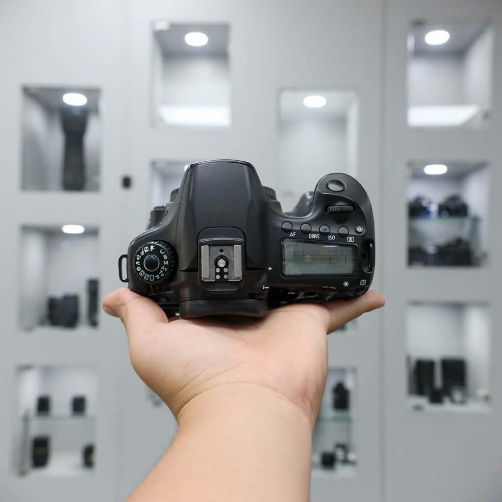 Canon 60D Body Only / Grip Dslr Camera - Image 5