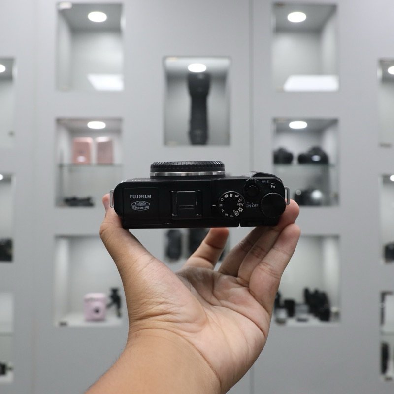 Fujifilm XM1 Mirrorless Camera - Image 5