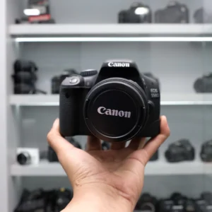 Canon EOS 550D Kit 18-55mm F3.5-5.6 IS II