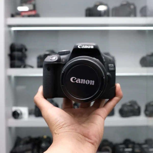 Canon EOS 550D Kit 18-55mm F3.5-5.6 IS II